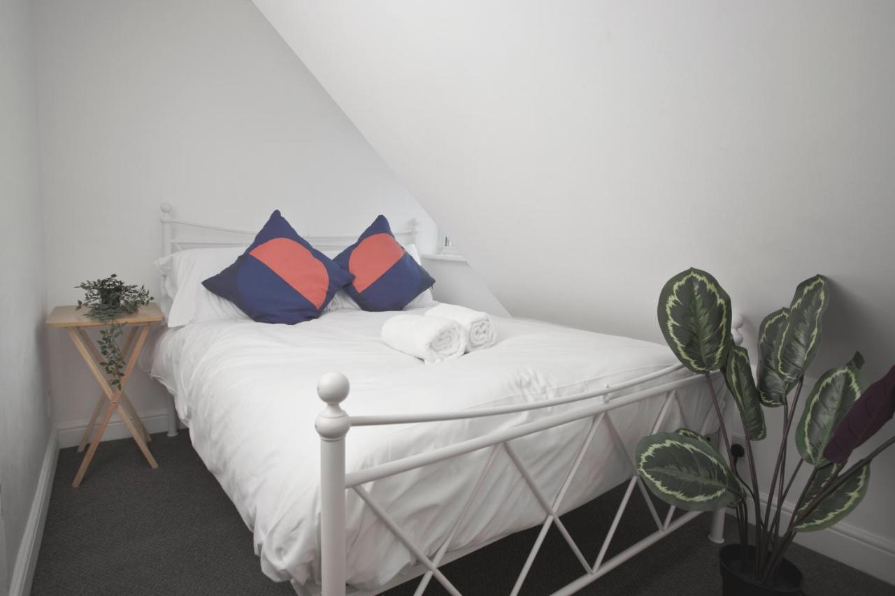Flat 4 Bells * Bristol